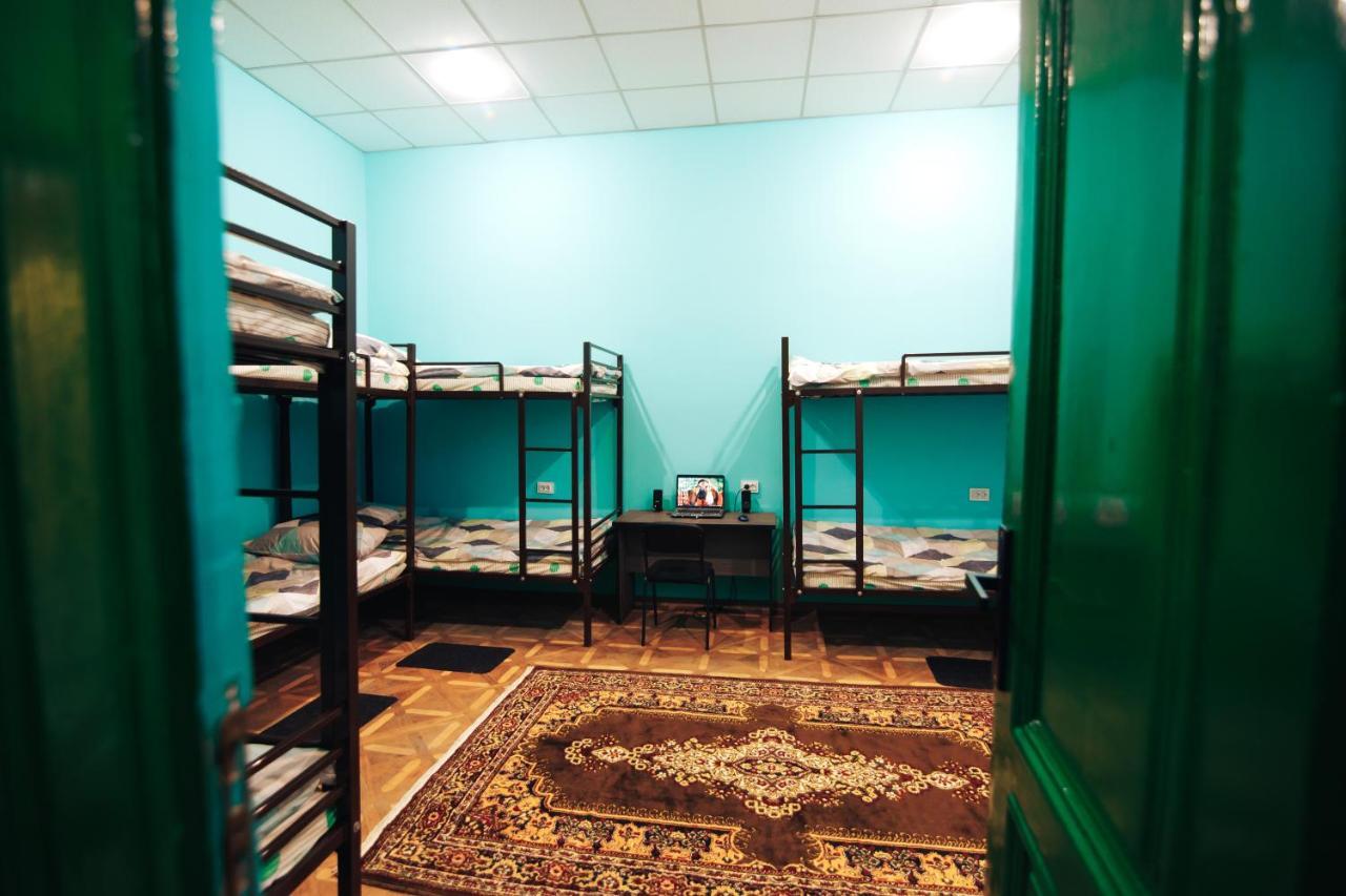 Hostel “Lime” Ivano-Frankivsk Esterno foto